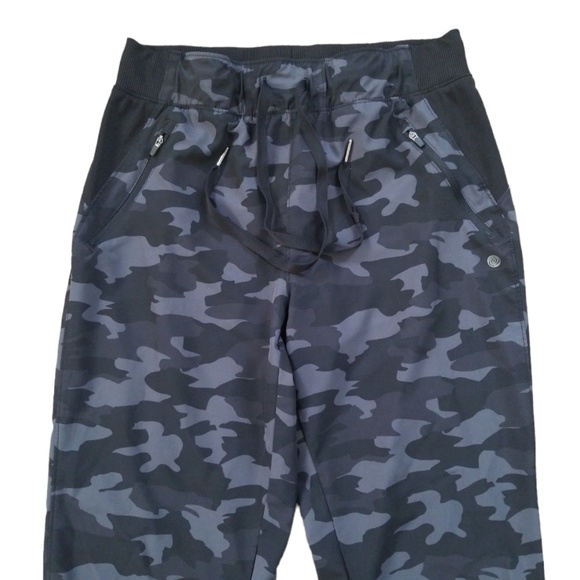 Apana Women's Lightweight Camo Joggers Size: Medium - Picture 2 of 9
